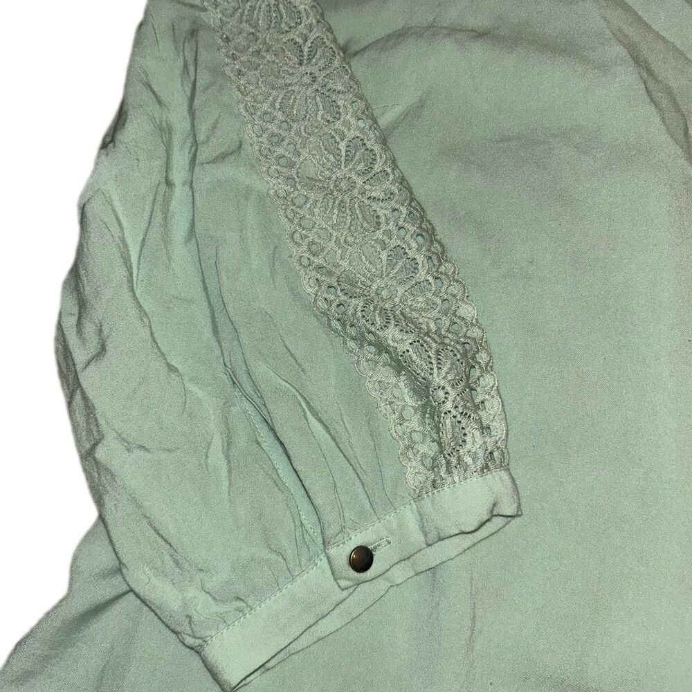 Torrid 1x Teal Floral 3/4 Sleeve Top - Picture 4 of 4